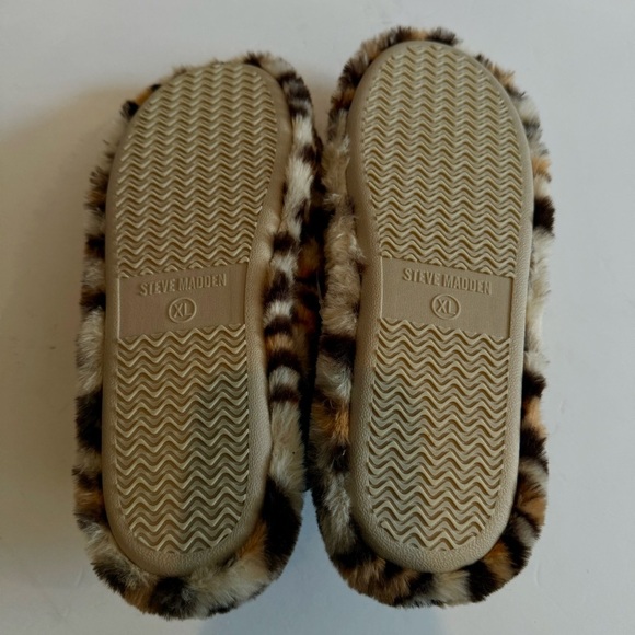Steve Madden Fuzzy Leopard Slippers Women size XL (9-10) - Picture 5 of 7